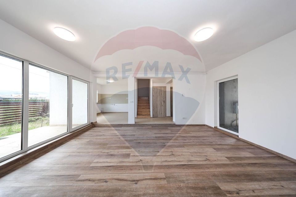 4 room House / Villa for sale