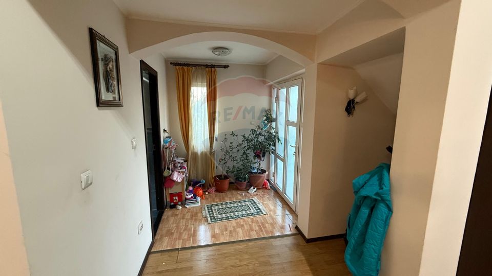 5 room House / Villa for sale, Est area