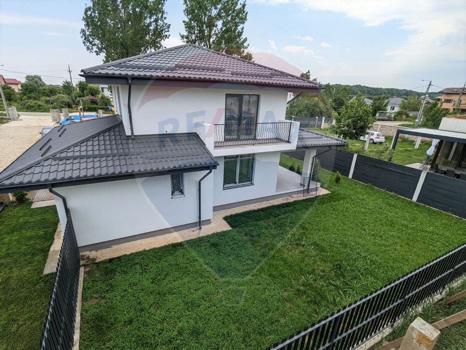 Vanzare Casa 4 camere, stil mediteranean,Domnesti