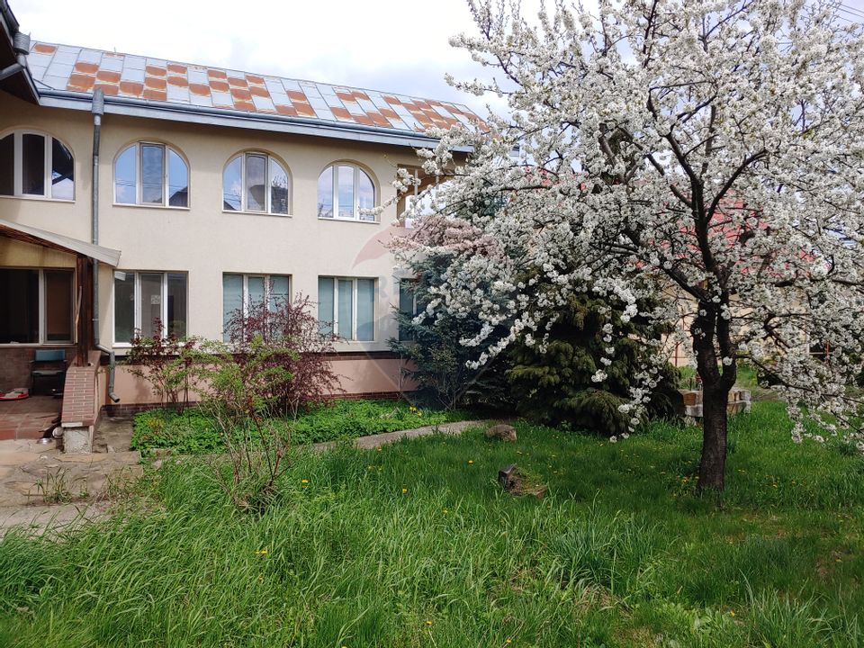 8 room House / Villa for sale