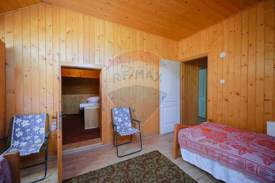 De vânzare Casǎ de Vacanțǎ cu 3 camere, teren 1146 mp, Budureasa