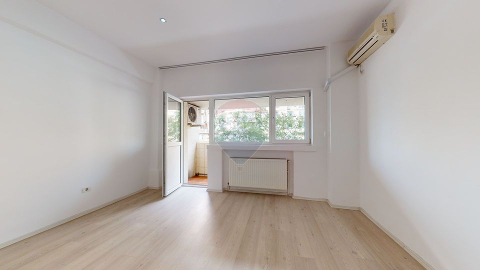 Inchiriez Apartament 4 camere in Piata Romana