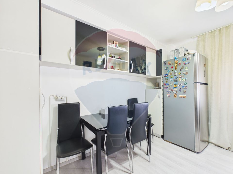 Apartament 4 camere de vanzare – complet renovat, mobilat și utilat