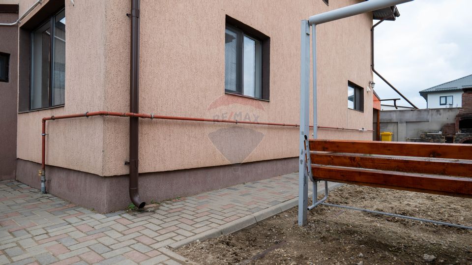 4 room House / Villa for sale, Exterior Est area