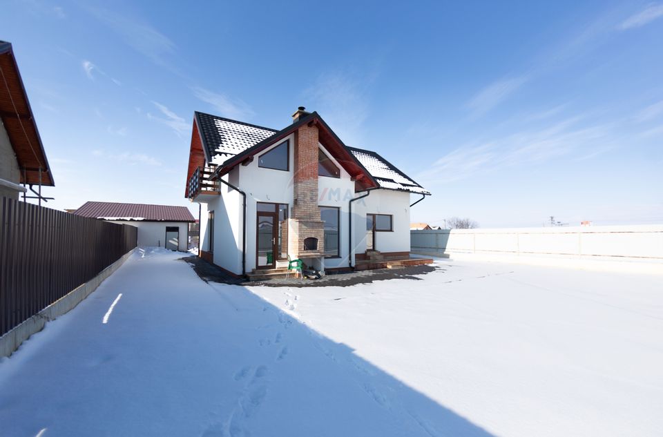 Casă Modernă la Cheie | 4 Dormitoare | 590 mp Teren | Tărlungeni