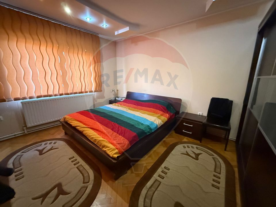De vânzare Casă / Vilă 5 camere + 5.300 mp teren Slobozia Moara, DB