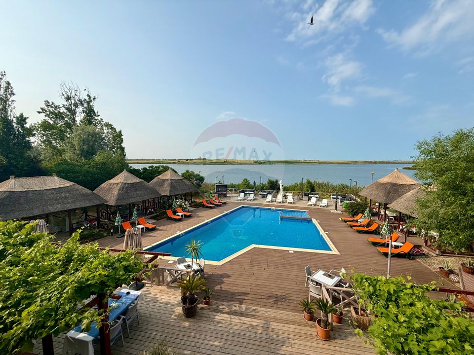 Hotel - Pensiune cu 14 duplexuri  de vânzare  CASA CU STUF Olimp