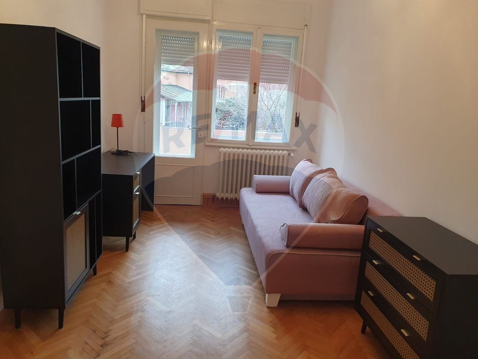 Apartament boem 5 camere zona ultracentrala etajul 1