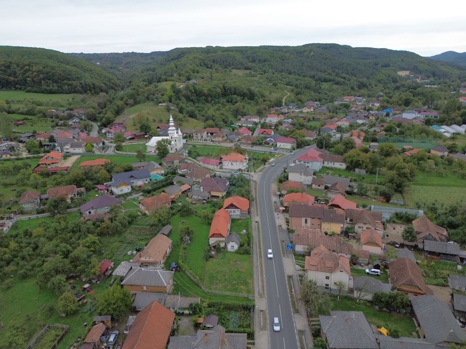 Casă din caramida cu 4 camere de vânzare in Bucumi MM langa DN