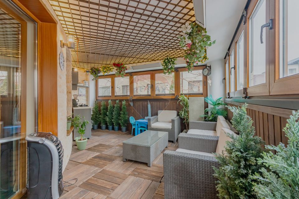 Apartament special | 137.36mp utili | 143mp utili totali | 2009