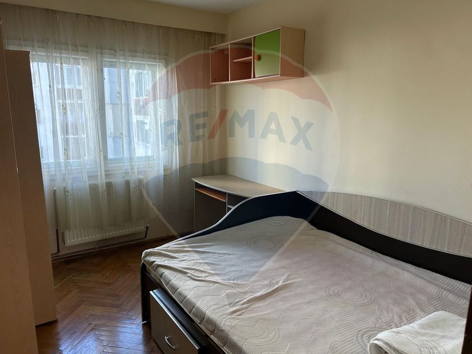 Apartament cu 3 camere decomandate de inchiriat pe Calea Floresti