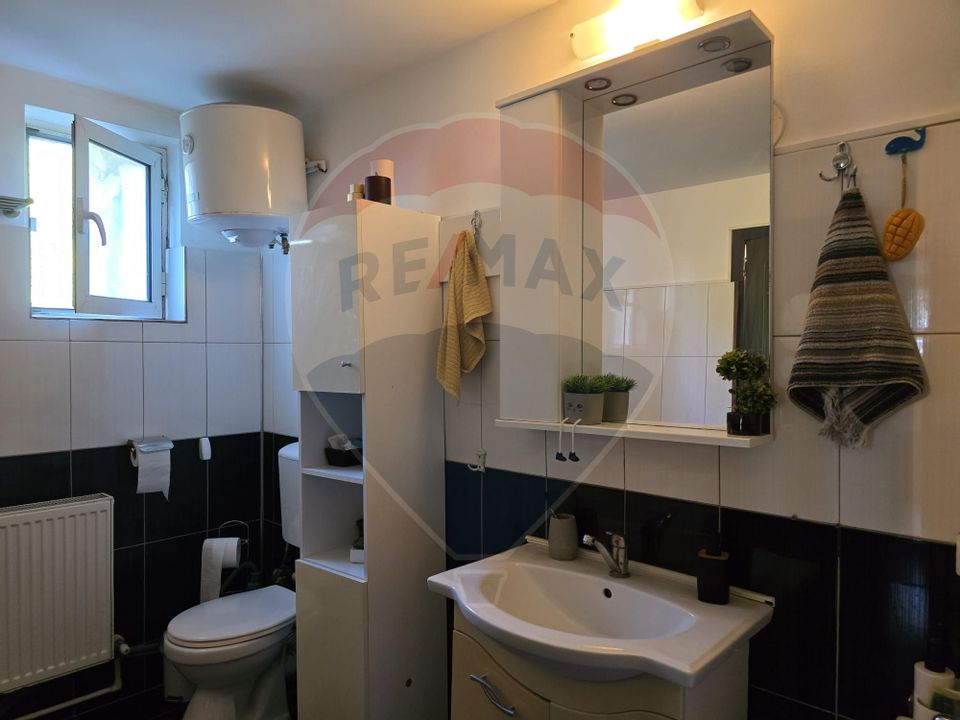 Casă / Vilă cu 5 camere de vânzare în zona George Enescu