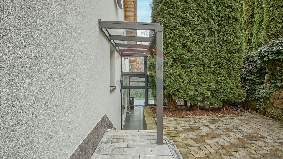 Vila moderna cu vedere spre padure Poiana Angelescu