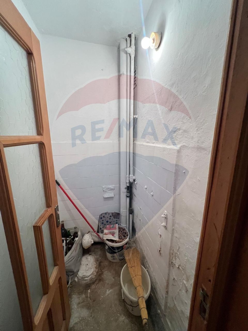 Apartament cu 4 camere de vânzare în zona Sud-Est