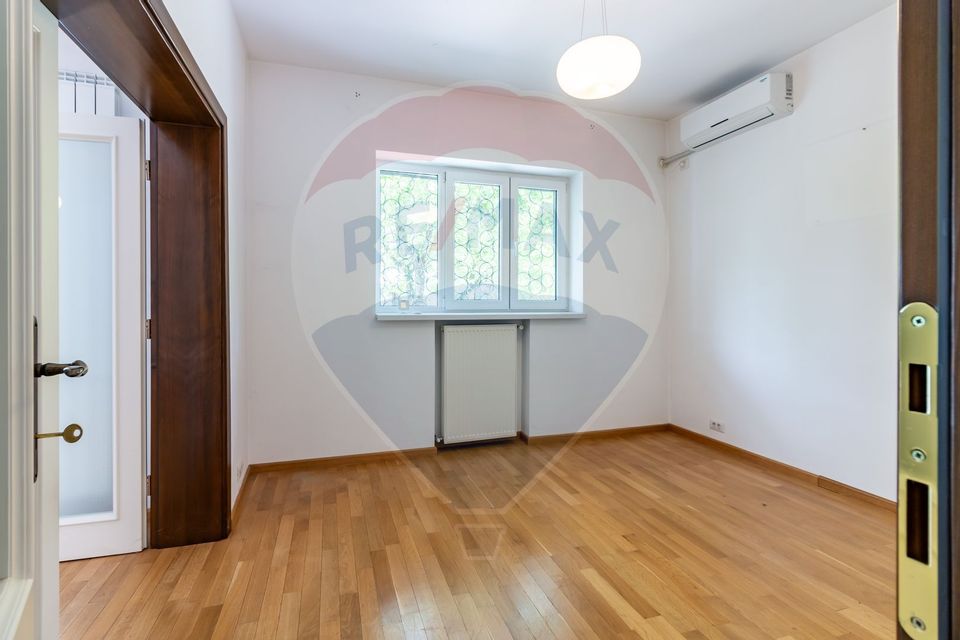 Apartament 3 camere în vilă Domenii - Cașin | curte proprie |