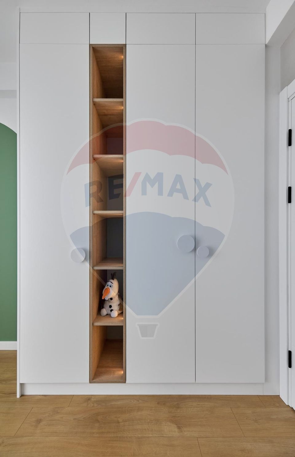 House / Villa for sale in Mogosoaia, shop, bus, utilities