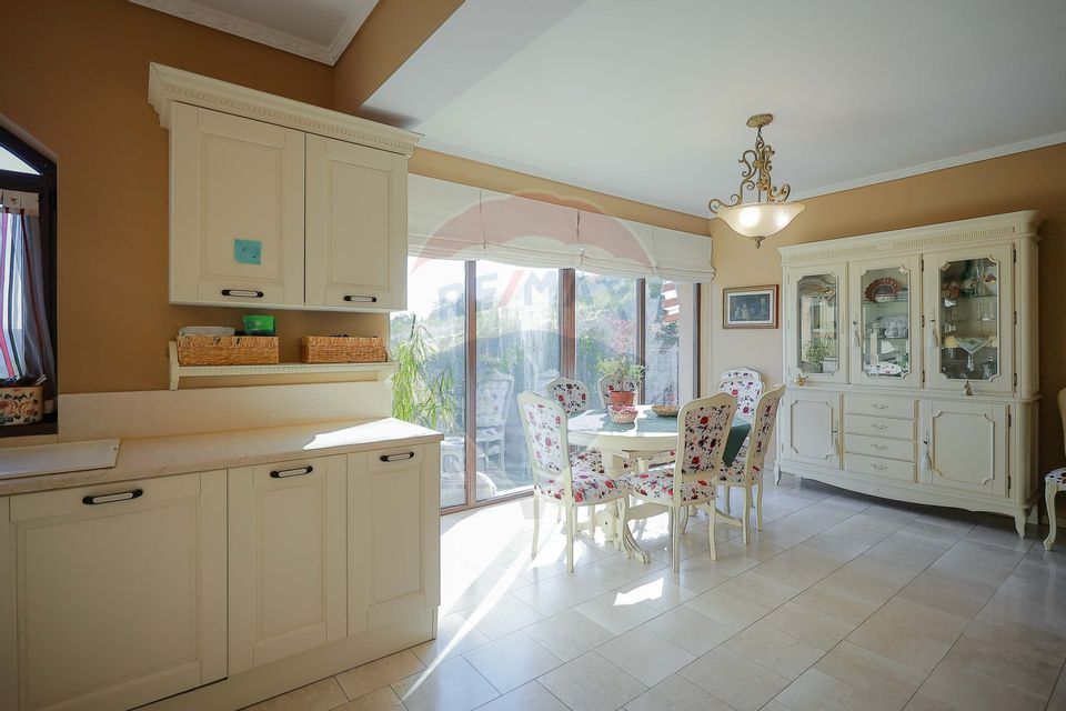 Casă / Vilă cu 5 camere de vânzare în zona Dealuri Oradea