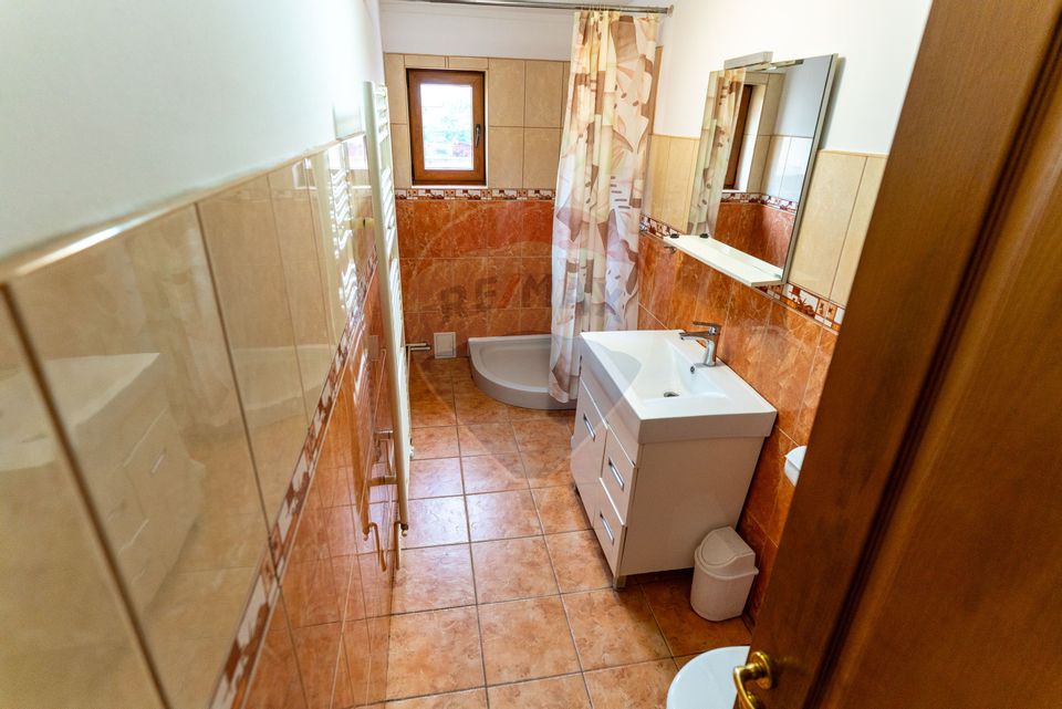 Vila /Pensiune 6 camere in Cristur, jud Hunedoara