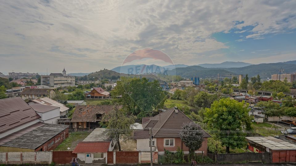 Apartament cu 3 camere de vânzare în zona Bartolomeu