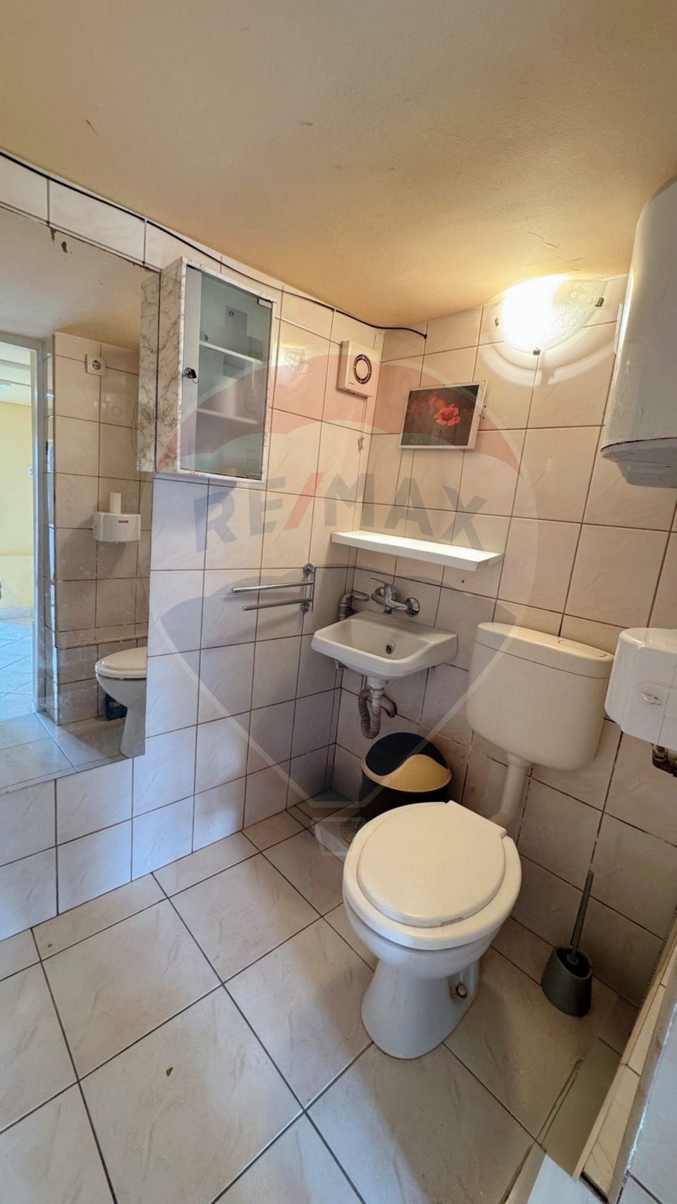 13.6sq.m Commercial Space, Ultracentral area