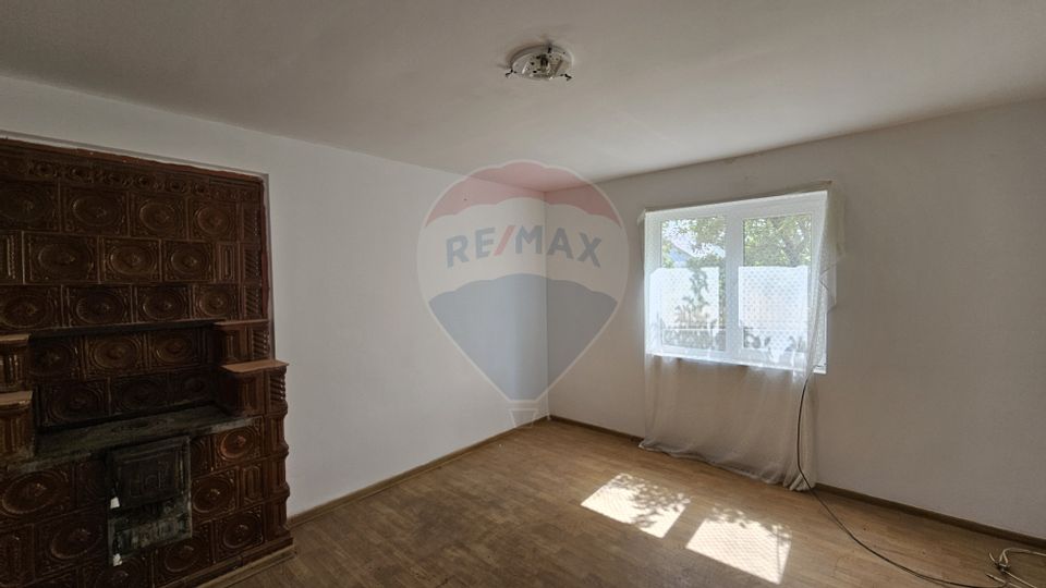 Casă  cu 3 camere, teren intravilan de 1300mp în Ipotești Tișăuți, SV