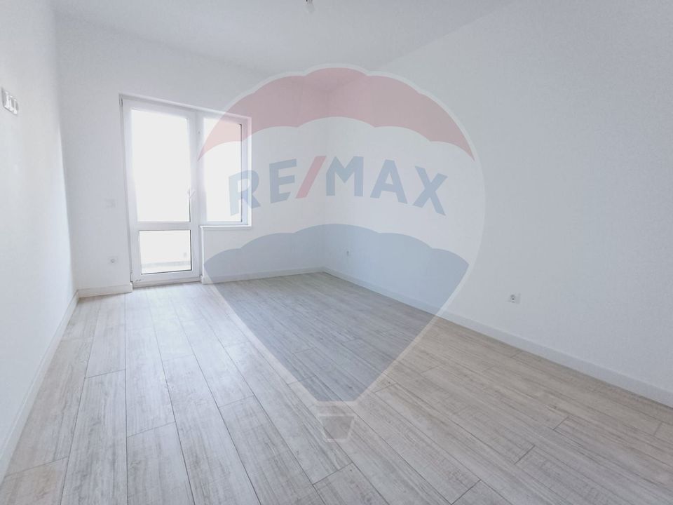 Apartament cu 3 camere de vânzare