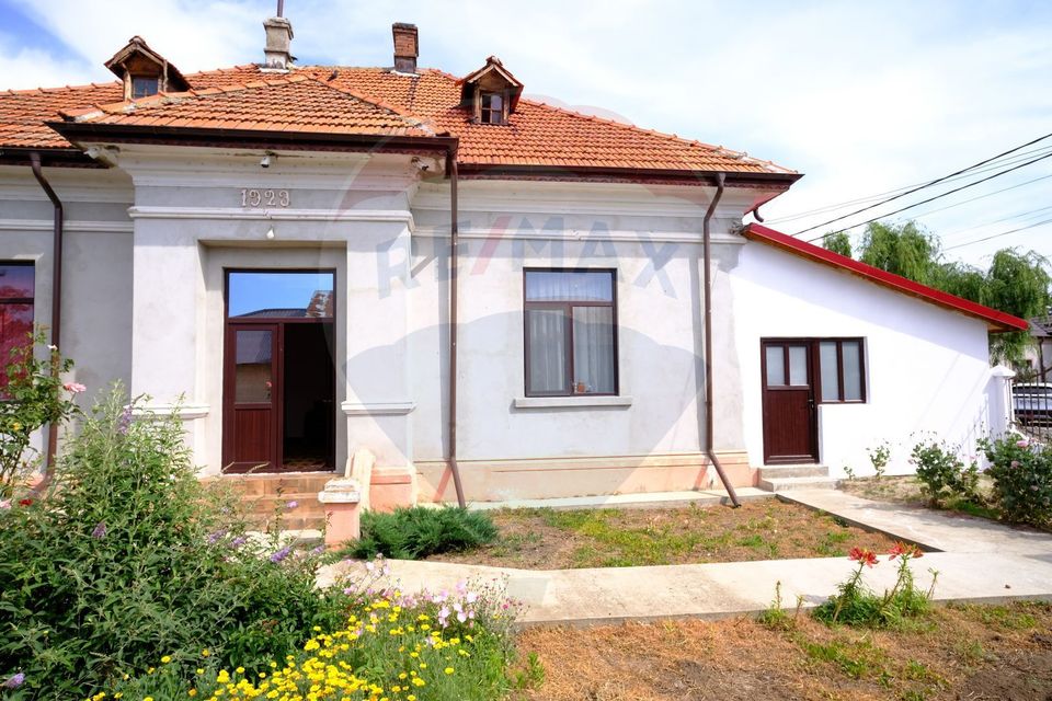 Casa renovata, mobilata si utilata, livada, Lita!