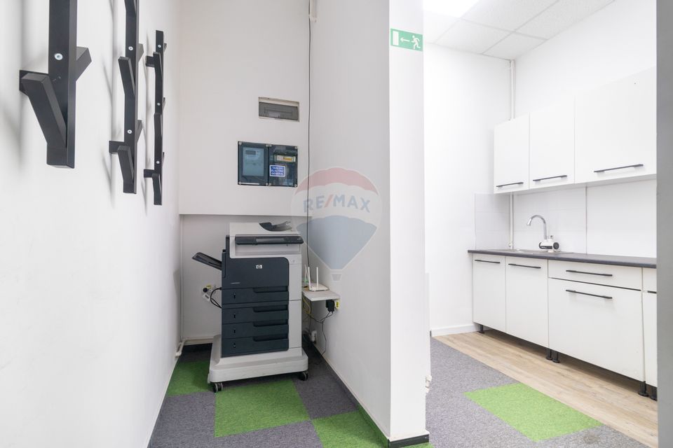 Commercial space with showcase, Gara de Nord train station