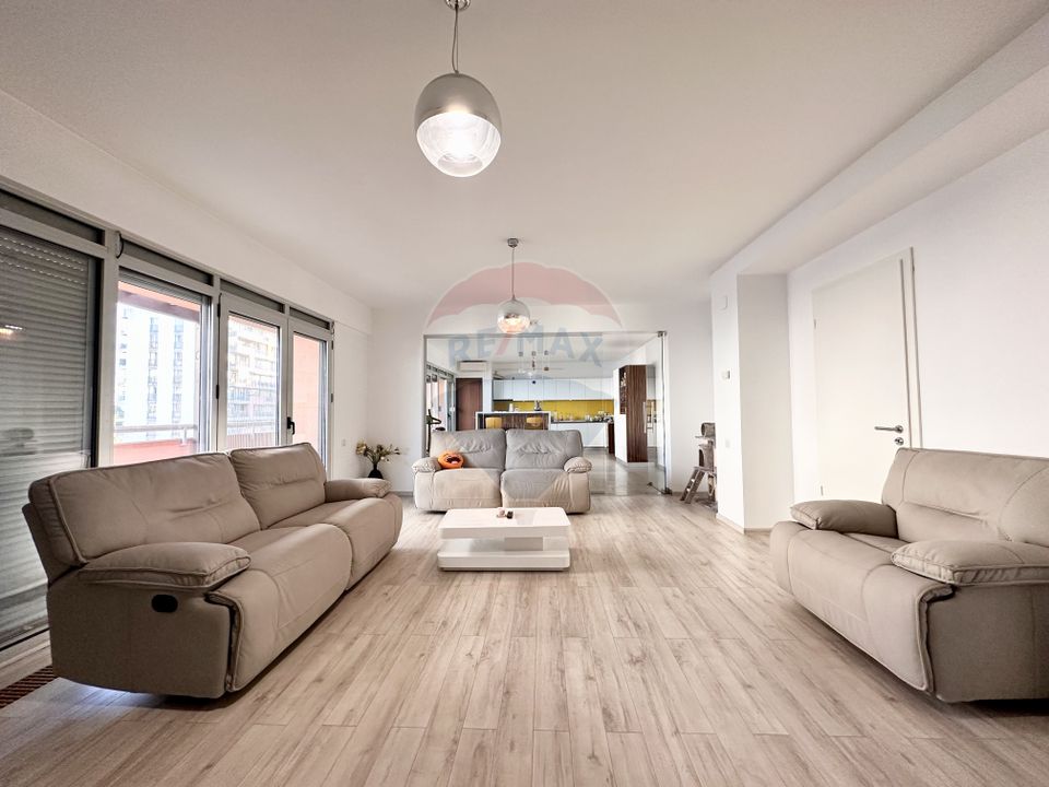 Apartament cu 4 camere de  vanzare în Quadra Residence