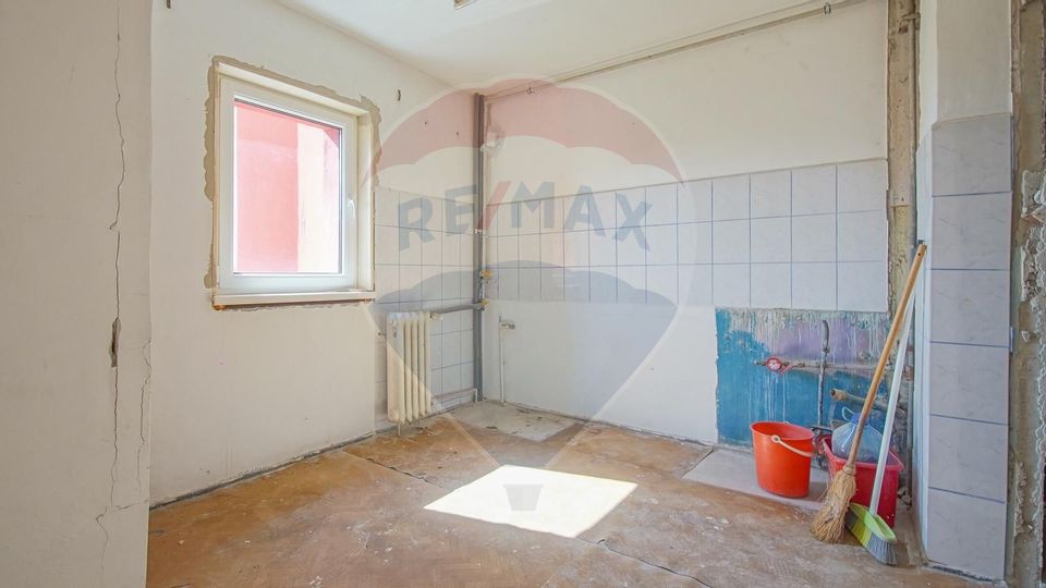 Apartament cu 2 camere de vanzare de renovat,  Bartolomeu