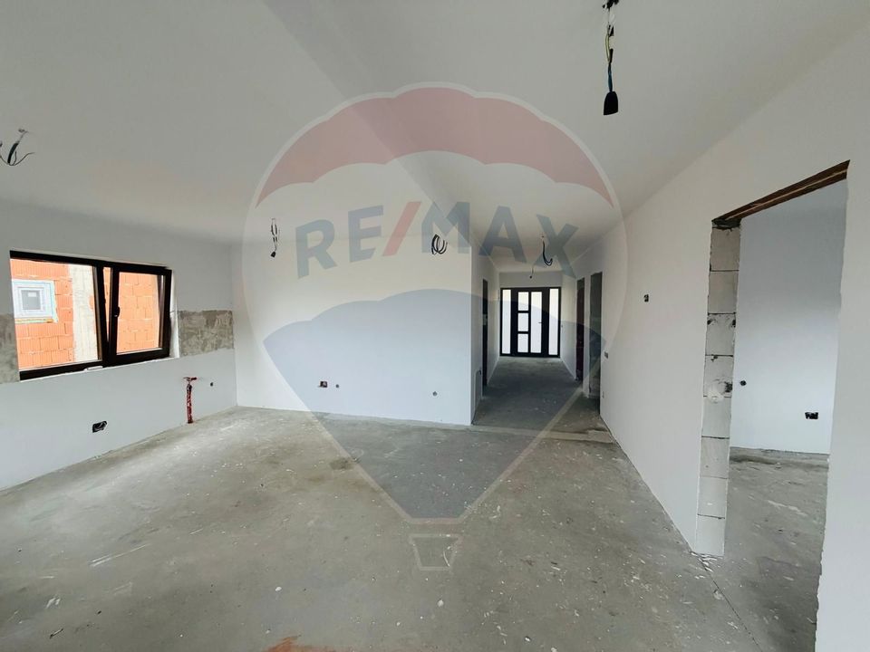 Casă / Vilă cu 4 camere de vânzare