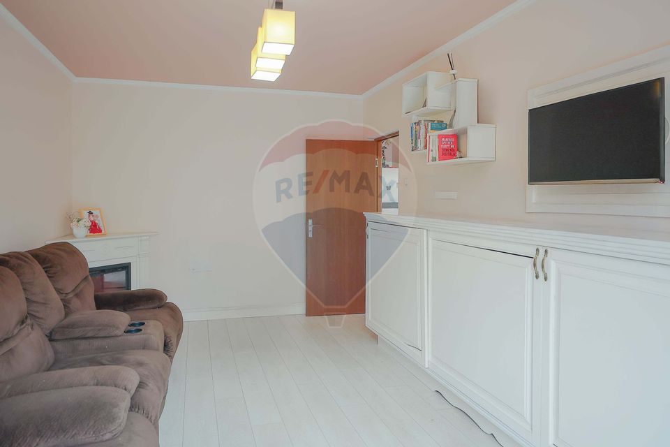 Apartament cu 3 camere de vânzare în zona Dacia