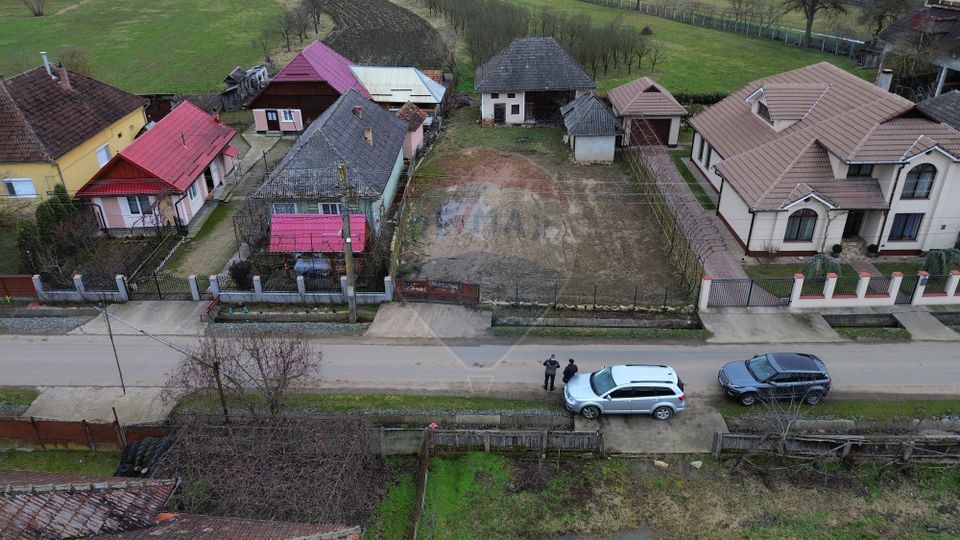 Constructie de caramida cu 3 camere de vânzare in centrul com. Salsig