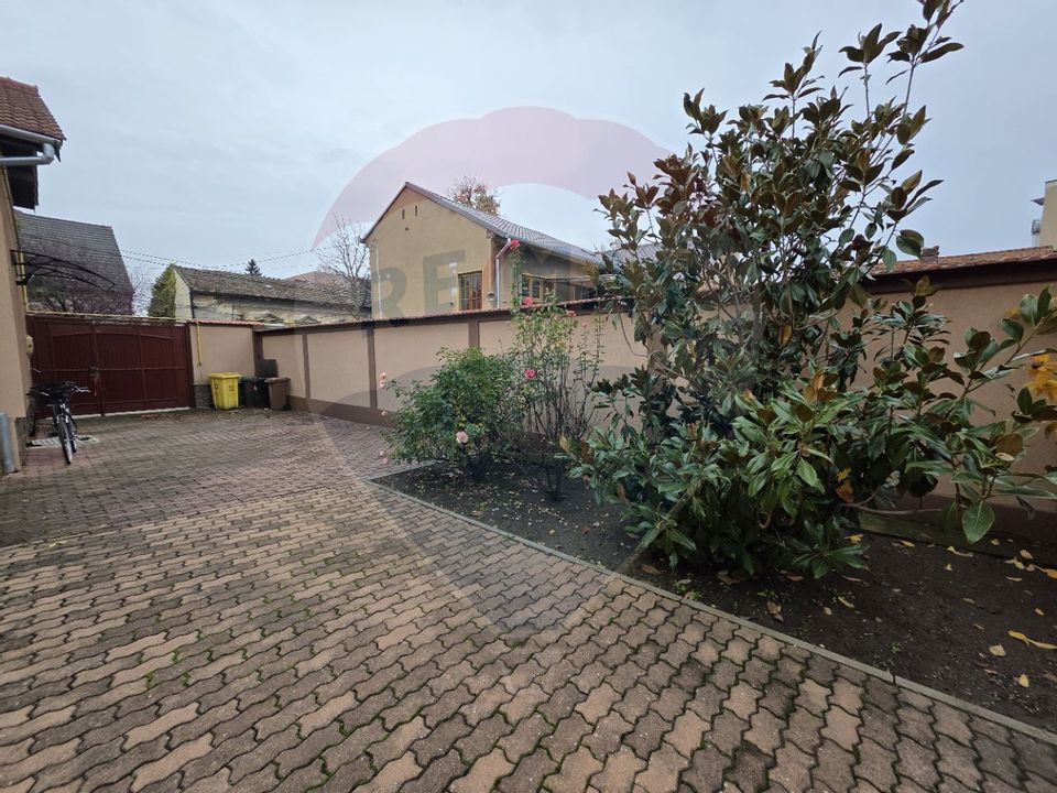 Inchiriere casă cu terasa si curte zona Piata Mica Spitalul Judetean