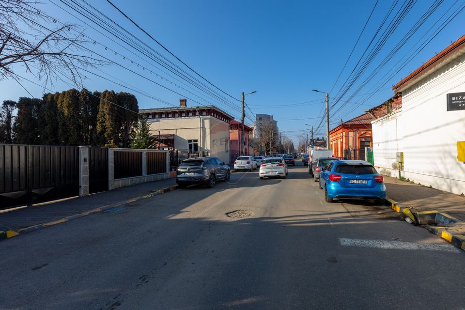146sq.m Commercial Space for rent, Central area