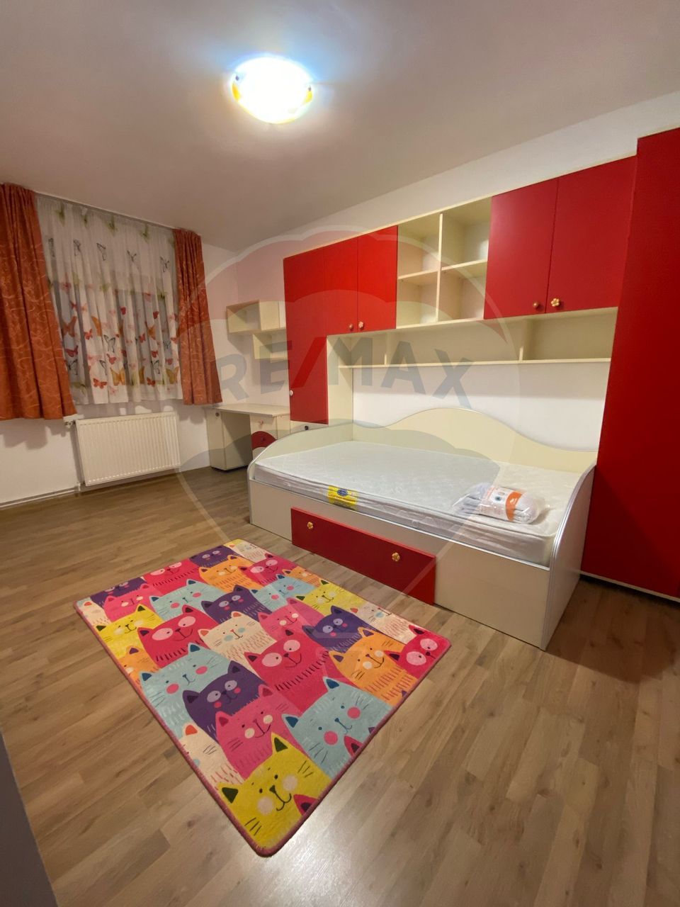 Apartament cu 4 camere de închiriat - 80 mp utili, Tractorul