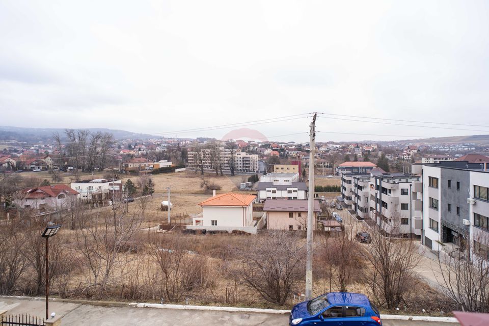 Apartament cu 3 camere de vânzare în zona Bucium