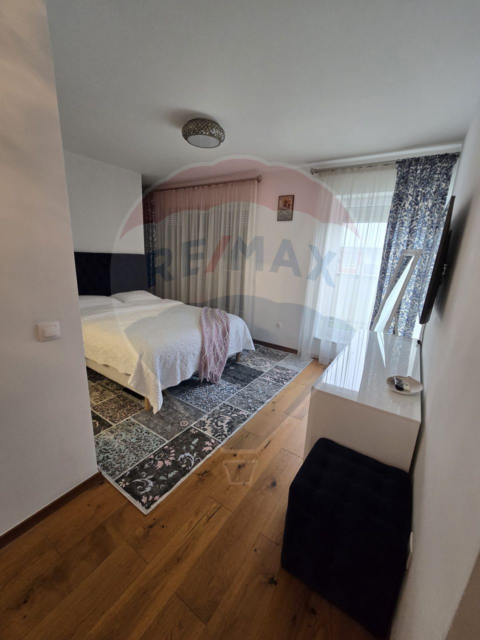 Apartament de lux cu 3 camere de închiriat