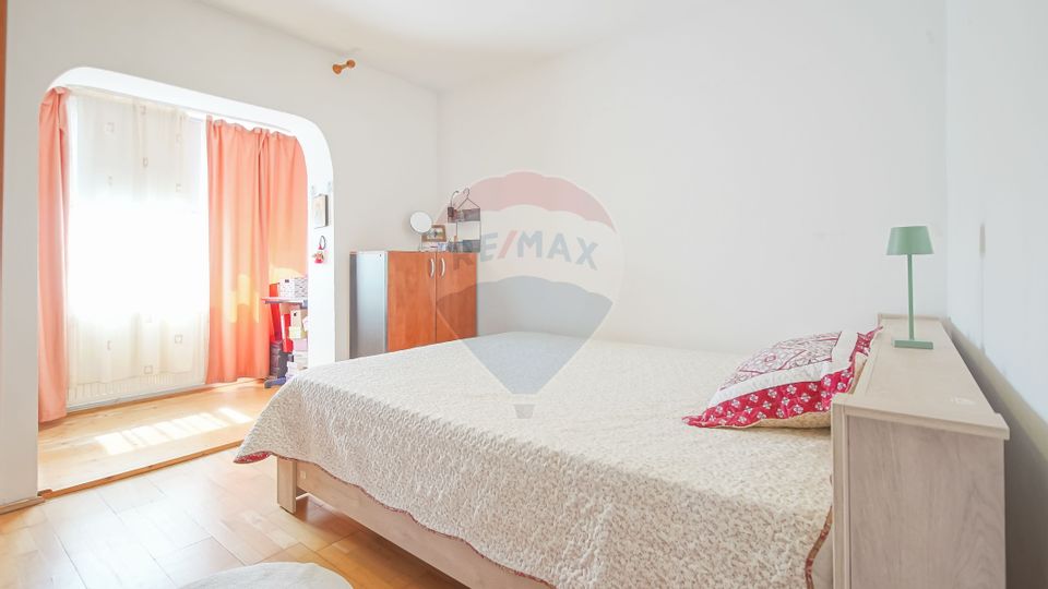 De vanzare 4 camere Racadau-zona Parcul Trandafirilor