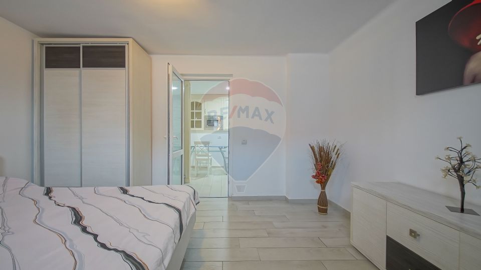 8 room House / Villa for sale, Aurel Vlaicu area