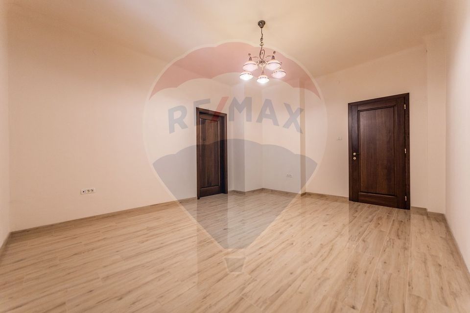 107sq.m Office Space for rent, Ultracentral area