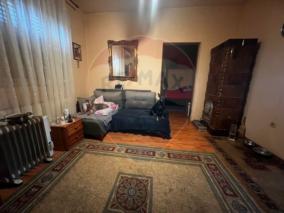 Casă  4 camere 1080 mp teren zona Gradiste