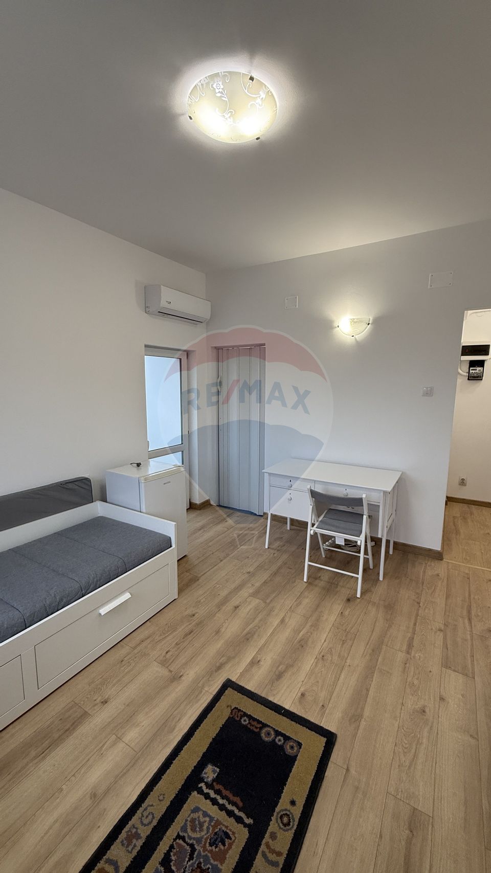 De inchiriat! Garsoniera la Universitate