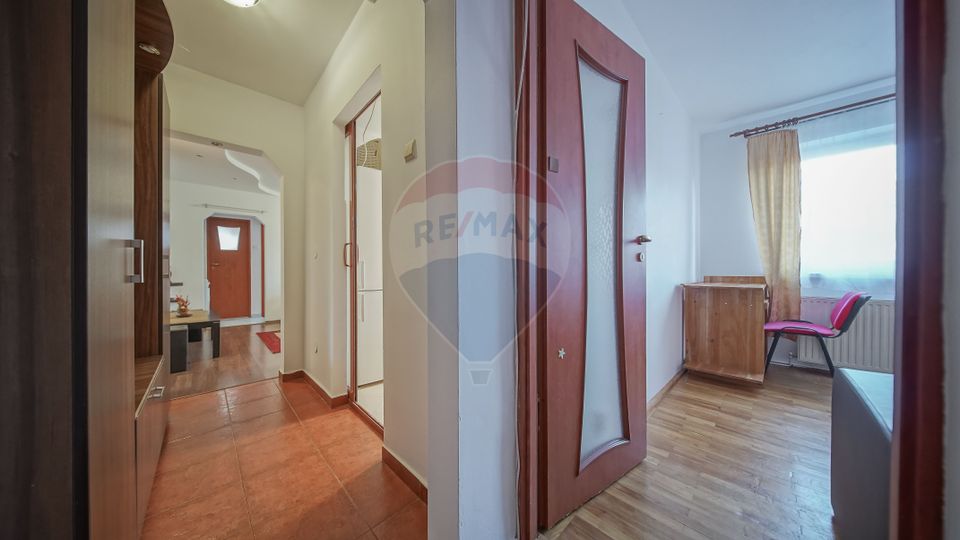 3 room Apartment for sale, Tractorul area