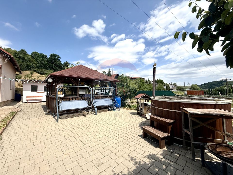 Comision 0% Casă de vânzare în Stolna cu livada,ciubăr,teren de 1464mp