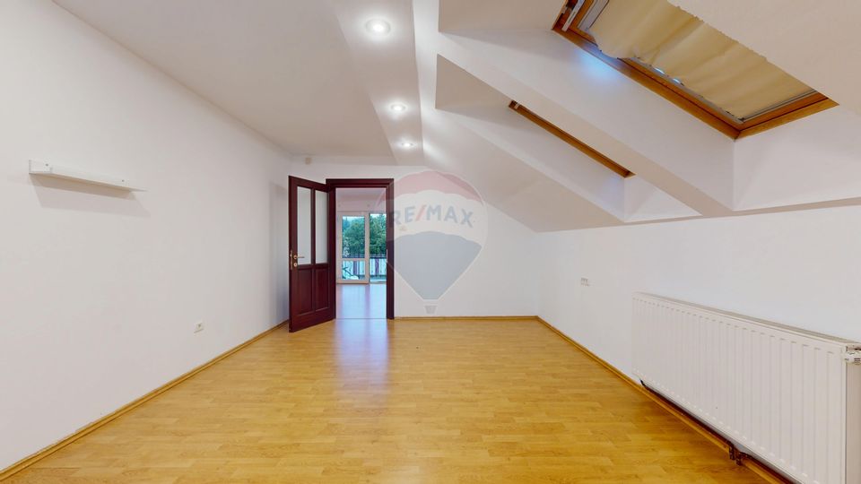 Spațiu pentru birou sau activitate ușoară – 2 camere + terasă