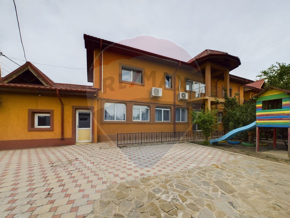 8 room House / Villa for sale