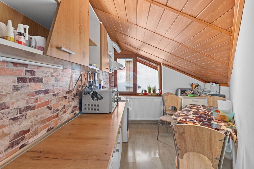 Casă / Vilă cu 6 camere de vânzare - Oraselul Copiilor