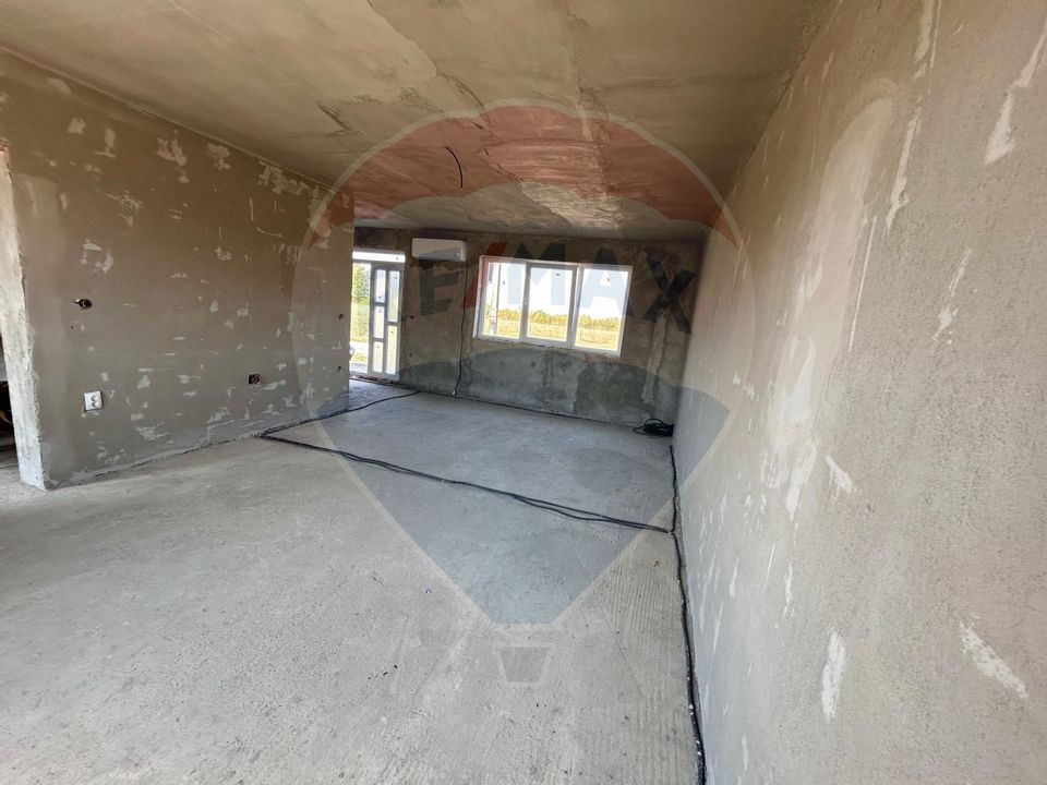 Casă  de vanzare la gri cu 4 camere,teren 552mp in Les