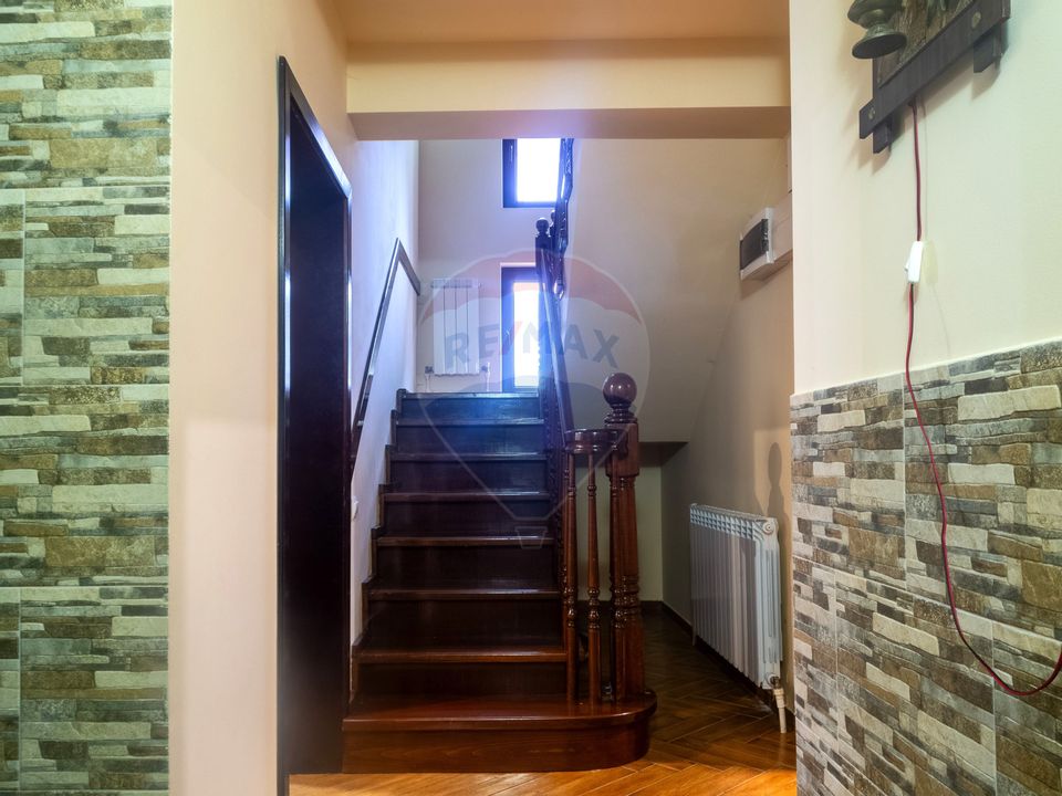 Casă / Vila cu 6 camere de vânzare în Predeal
